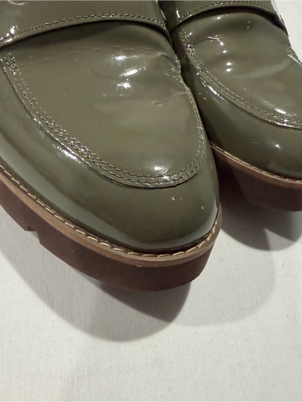 Vionic Cheryl Loafers Olive Green Patent Leather Womens Size 10 Slip On Lug Sole - Picture 3 of 10